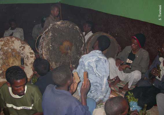 Participants and drum players during a zikri ritual